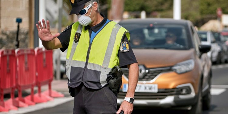 London office sends staff home as Britons face quarantine