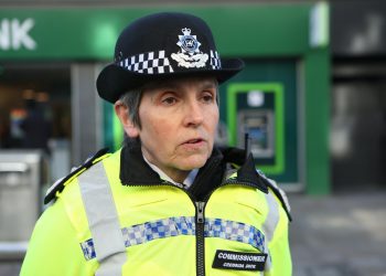 Police create dispersal zones around south London raves