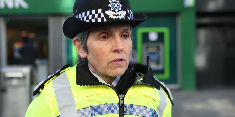Police create dispersal zones around south London raves