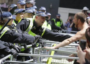 UK: Over 100 people arrested after protesters clashed with officers in London