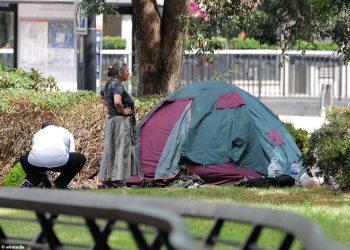‘Migrants’ camp opposite Hilton Hotel in London’s Park Lane