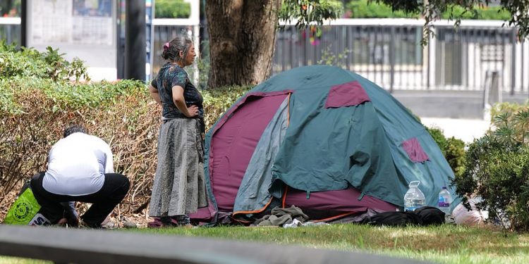 ‘Migrants’ camp opposite Hilton Hotel in London’s Park Lane