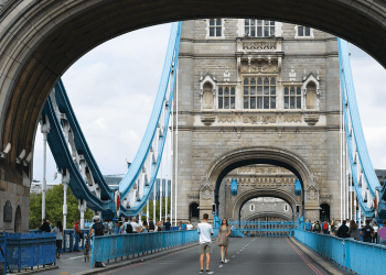 Virus forces London tourist guides to adapt