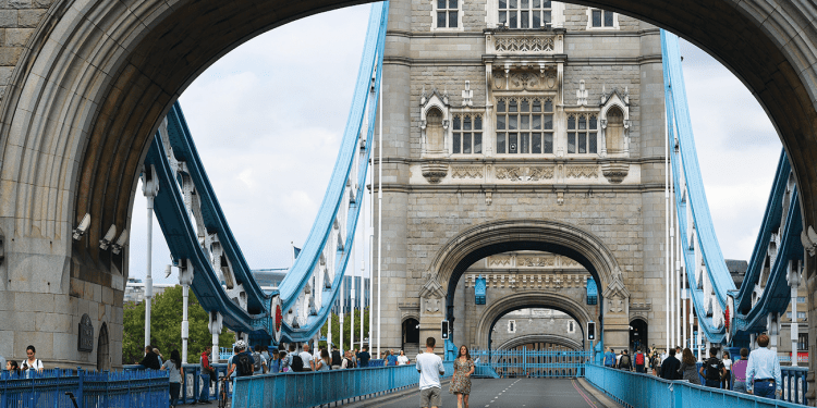 Virus forces London tourist guides to adapt