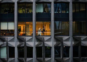 City of London Looks to Paris for Tips on Virus Office Working