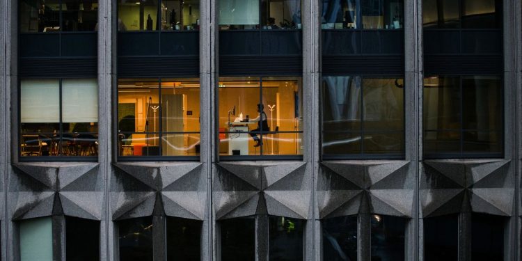 City of London Looks to Paris for Tips on Virus Office Working