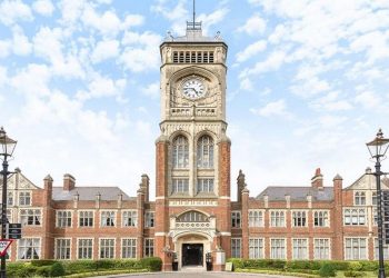 London property: Inside the £700k flat for sale near London which was used as Hogwarts in the Harry Potter films