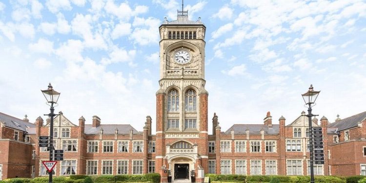 London property: Inside the £700k flat for sale near London which was used as Hogwarts in the Harry Potter films