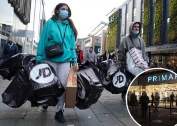 Covid-19: People flock to London shops for ‘Wild Wednesday’