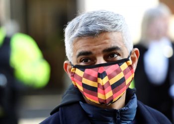 Calls for all schools to remain closed after Gavin Williamson U-turn in London
