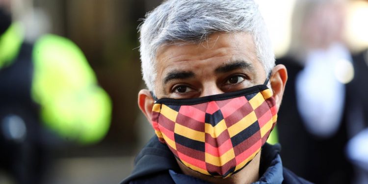 Calls for all schools to remain closed after Gavin Williamson U-turn in London