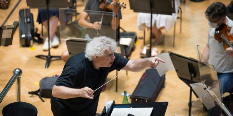 RTL Today – International show: London orchestra’s ‘miracle’ trip to France despite Covid, Brexit
