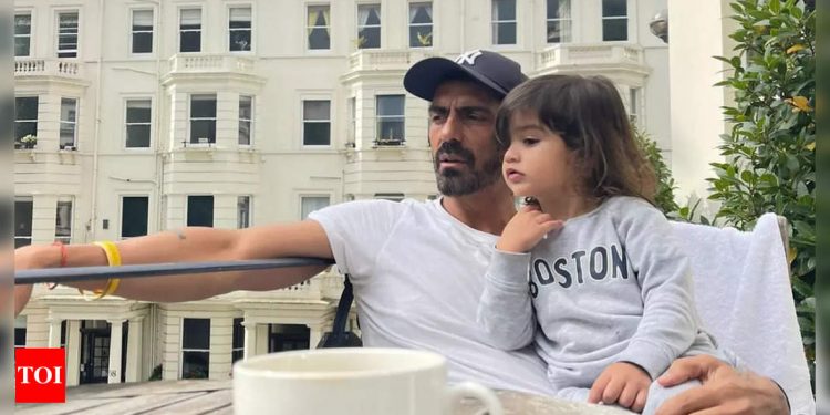 rampal: Arjun Rampal along with his little one Arik enjoy a blissful London view | Hindi Movie News