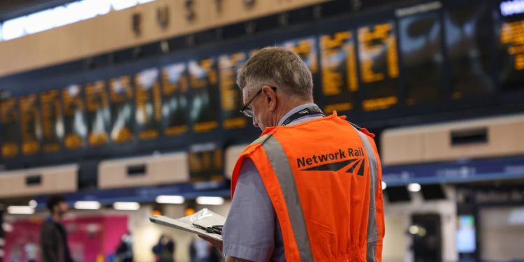 London train and Tube strike latest LIVE: Union chief tells Grant Shapps to ‘get on with job’ and ‘settle dispute’ during latest strike