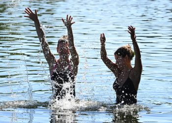 London weather latest LIVE: Met Office issues rare ‘extreme heat’ warning as London hits 32C