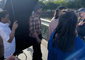 Shah Rukh Khan sports messy hairdo look and plaid shirt in leaked Dunki photos from London : Bollywood News