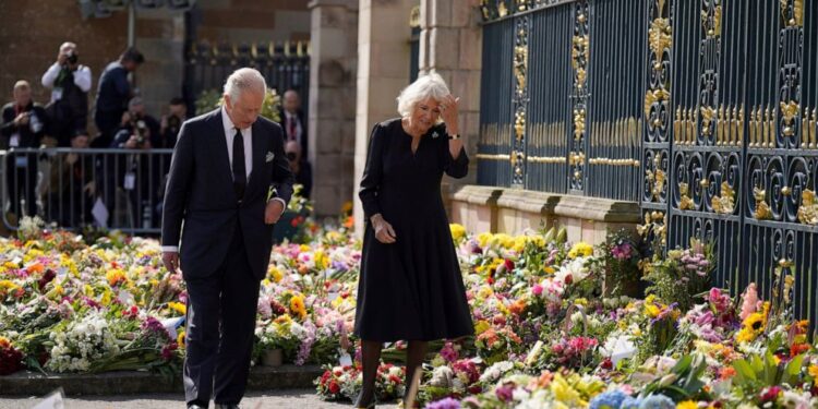 King cheered in Belfast, queen’s coffin to return to London
