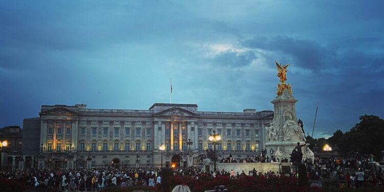 ‘Living through history:’ Senn family vacation takes twist in London – The Laurens County Advertiser