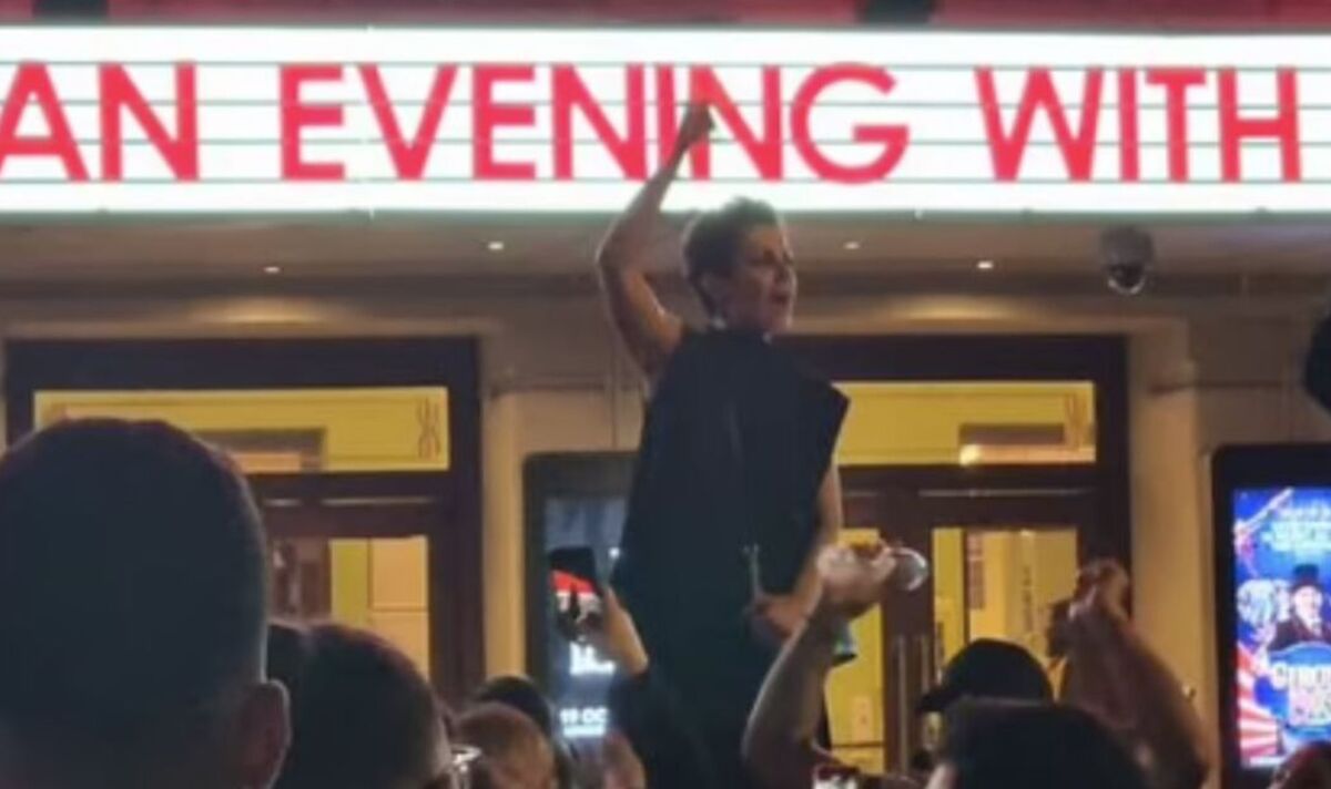 London bomb threat 'Chaos' as anonymous warning leads to evacuation at Hammersmith Apollo UK