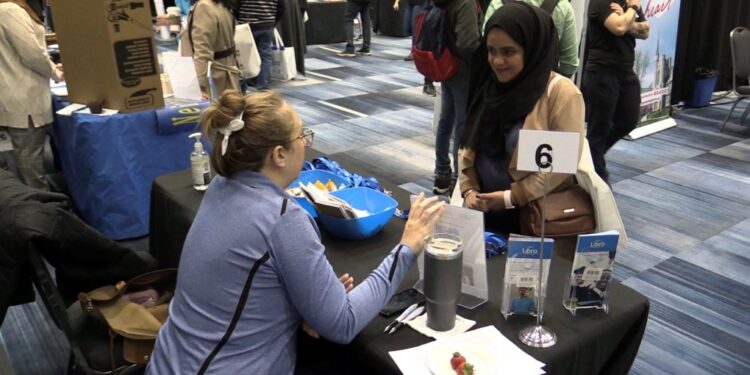 Newcomers to London, Ont. line up to fill work vacancies