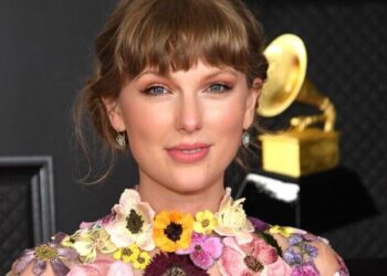 Taylor Swift unexpectedly debuts Anti-Hero at The 1975’s London gig | Entertainment