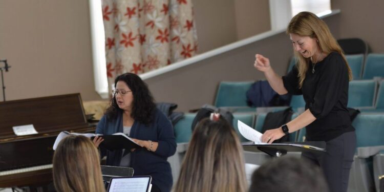 London native brings Canadian Chamber Choir to town for concerts and workshops