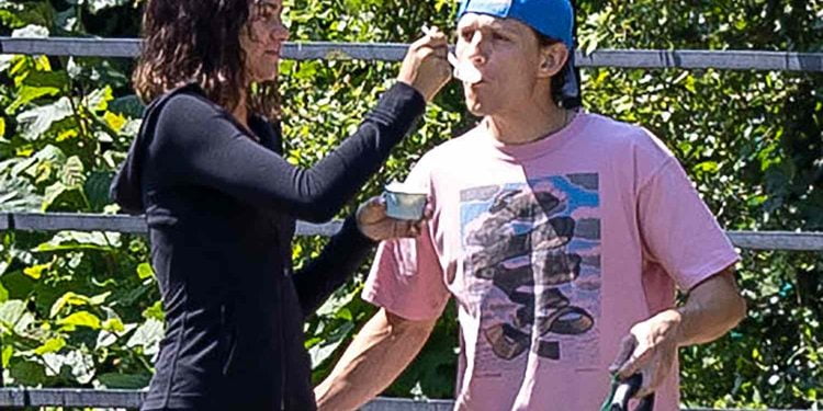 Zendaya Feeds Boyfriend Tom Holland Ice Cream in London: Photos