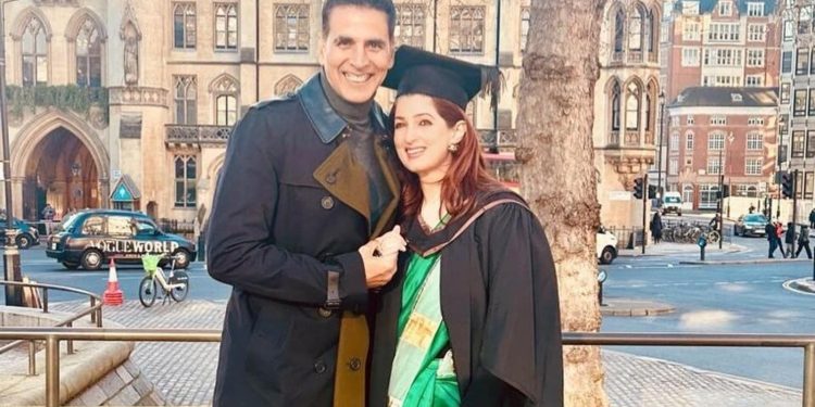 Akshay Kumar gets emotional as Twinkle graduates from University of London | Bollywood 1 Akshay Kumar gets emotional as Twinkle graduates from University of London | Bollywood