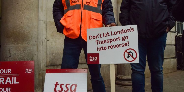 Exact date London Underground stations could close ‘at last minute’ as commuters hit again by strike over conditions – The Sun 1 Exact date London Underground stations could close ‘at last minute’ as commuters hit again by strike over conditions – The Sun