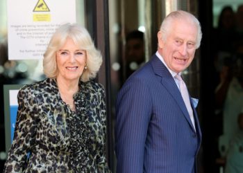 King Charles visits cancer center in London – Entertainment News