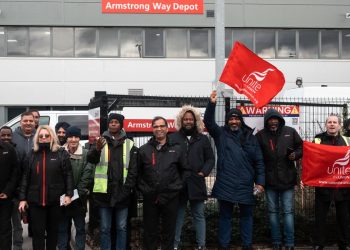 1,600 London bus drivers voting on strike action amid row over pay and working conditions