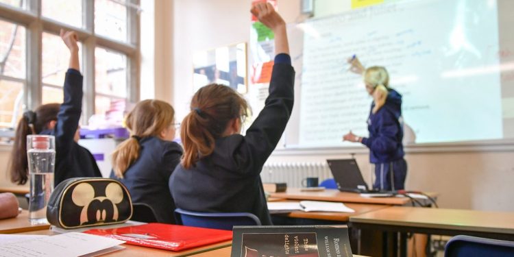 Fewer teachers working in London schools as recruitment crisis deepens | My London News