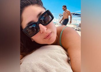 Entertainment News | Kareena’s London Vacation Pics Feature Hubby Saif as ‘Best Photobomber’