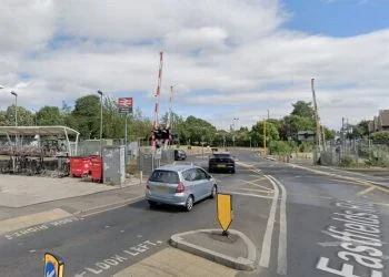 Live: Mitcham travel updates as burst water pipe forces 8 London buses to divert