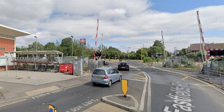 Live: Mitcham travel updates as burst water pipe forces 8 London buses to divert