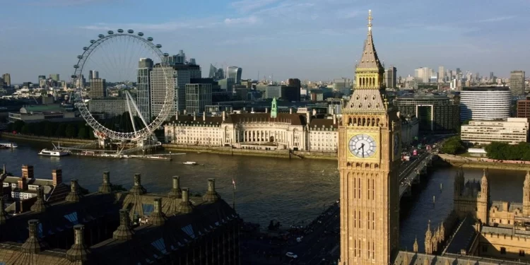 What is the Minimum Income Standard for Students living in and outside London - Investing Abroad News 1 What is the Minimum Income Standard for Students living in and outside London – Investing Abroad News